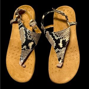 Size 9 Vionic snakeskin sandals!